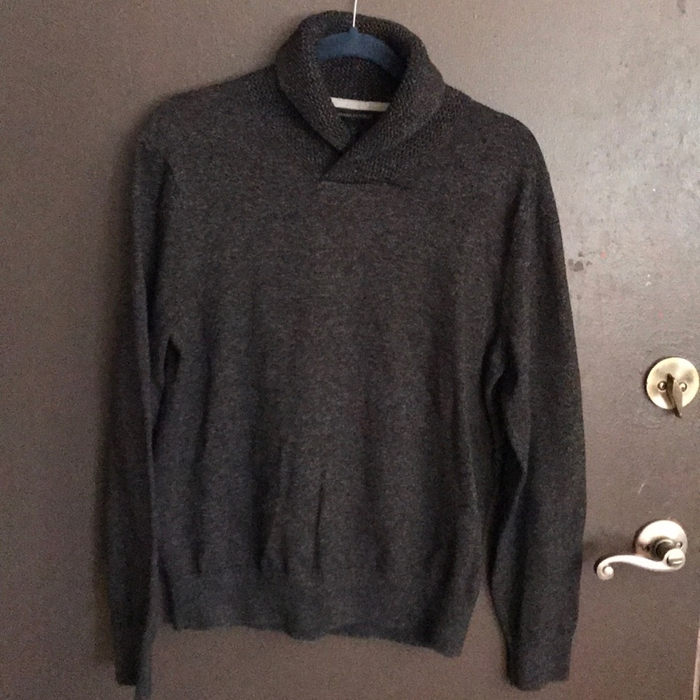 Men’s gray sweater